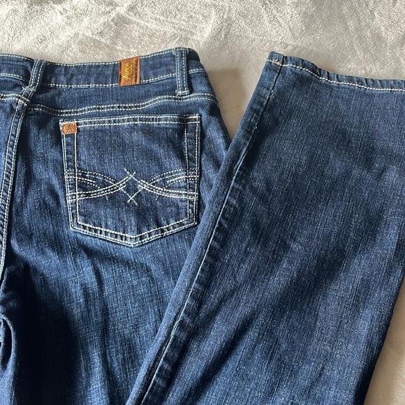Women’s Aura by wrangler jeans. Size 10, long. - Picture 7 of 9